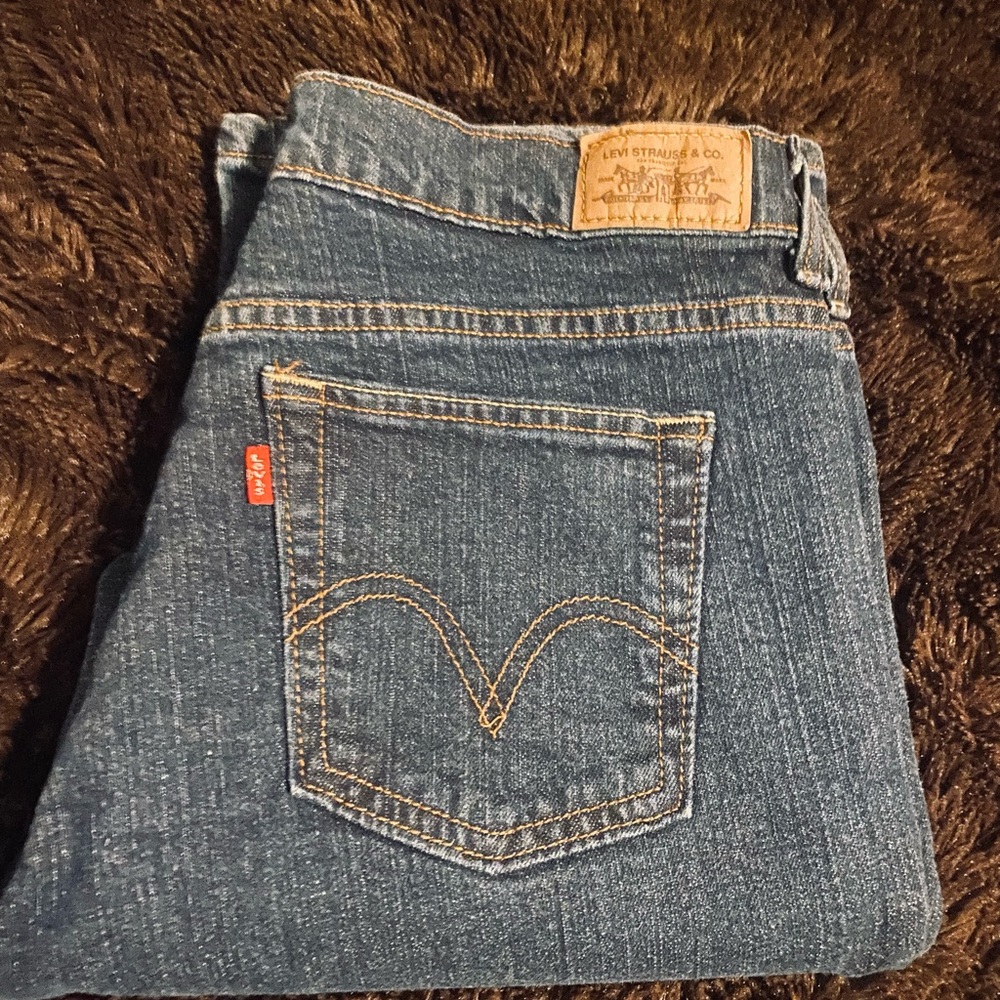 Like new Levi’s 505 straight leg size 10 W30/L30. True color 1st pic dark blue